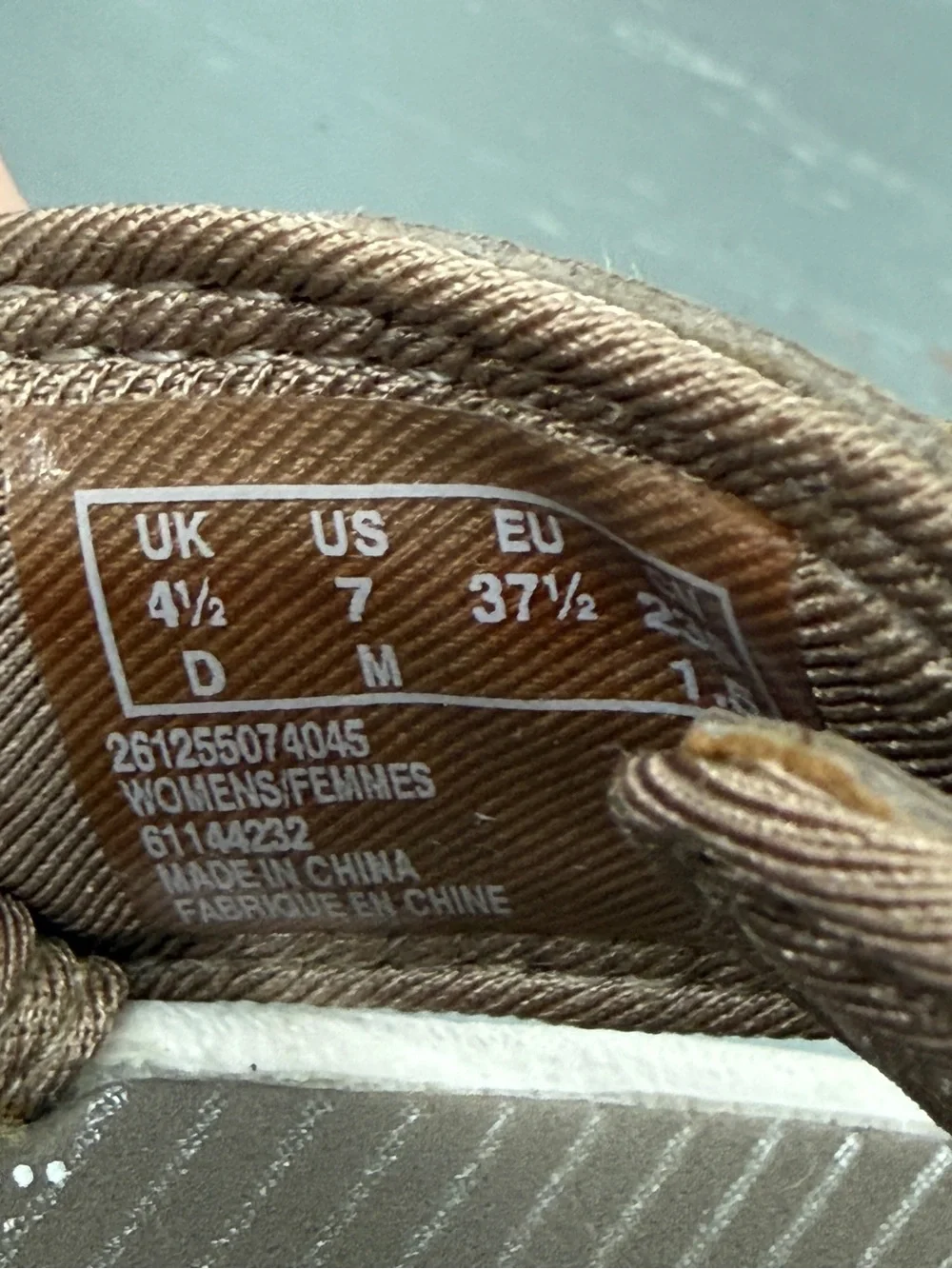 Women's Clarks Cloudsteppers Taupe Thong Sandals Size 7